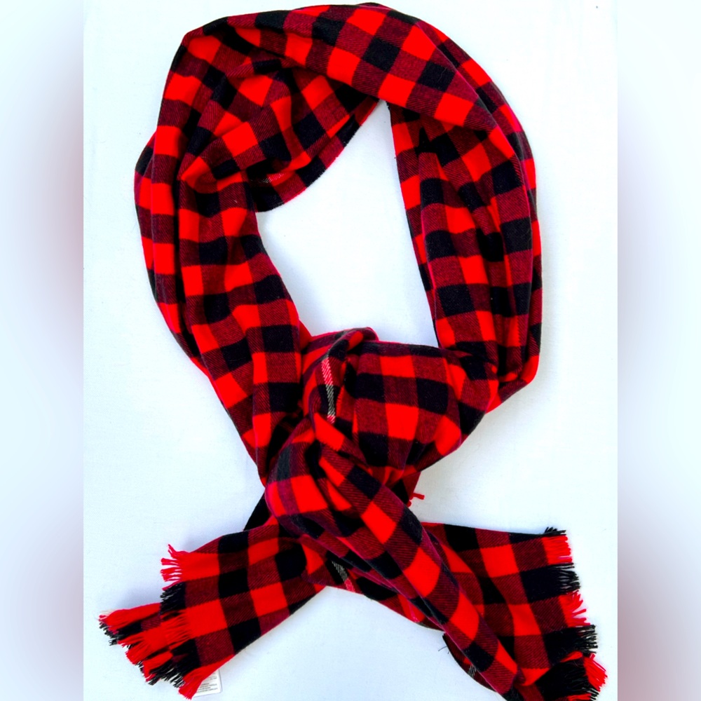 GAP scarf